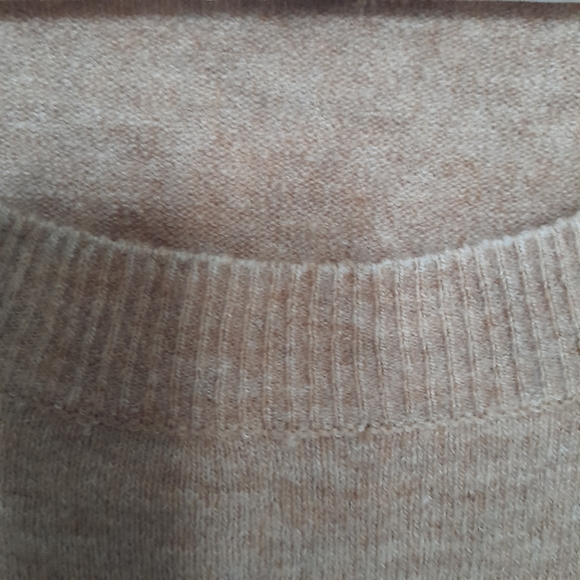 Woolen Bloom Sweater - Picture 5 of 5